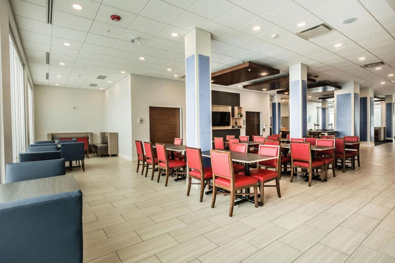 Holiday Inn Express & Suites Edmonton N - St Albert By Ihg Saint Albert Exterior foto