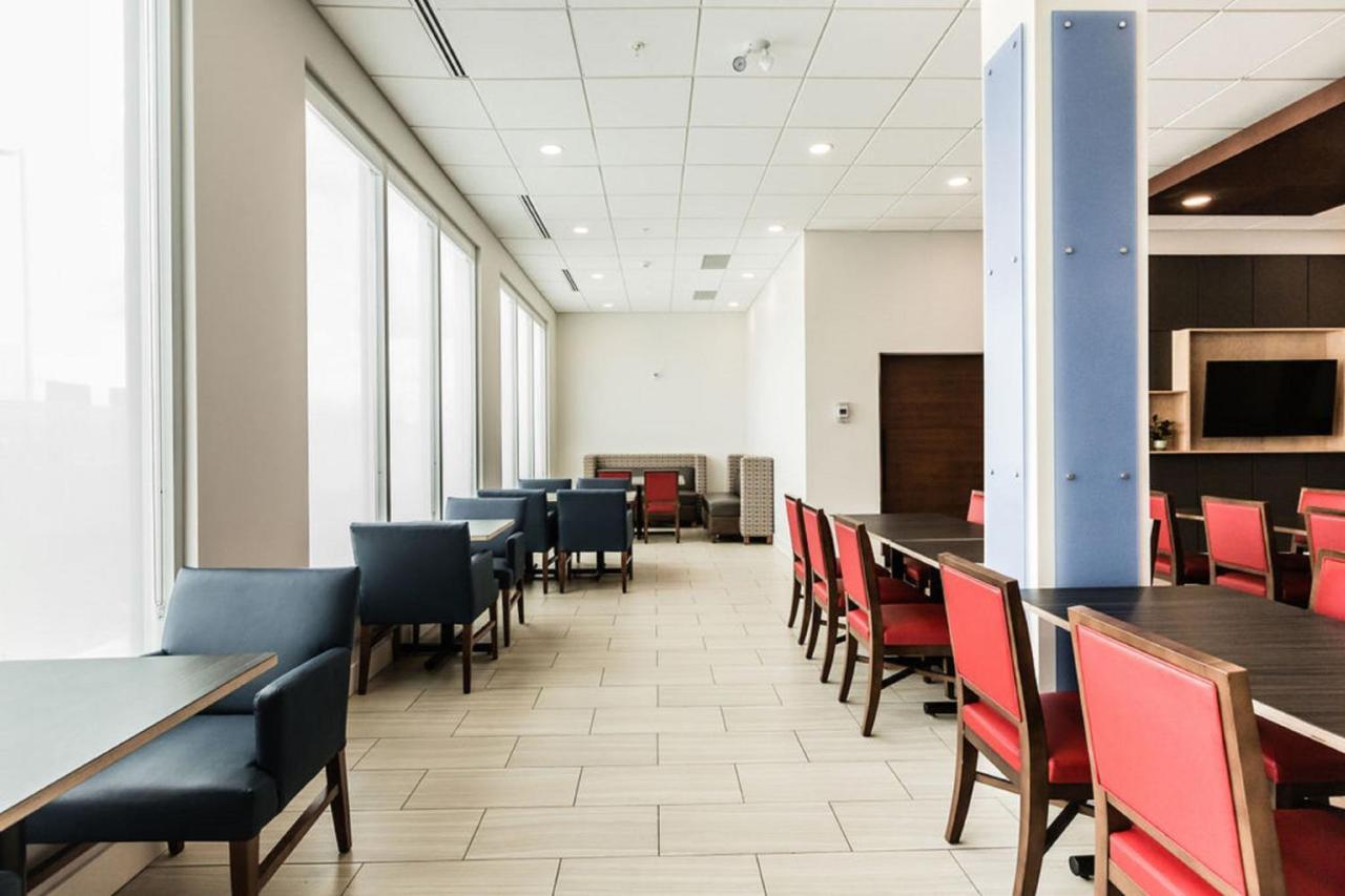 Holiday Inn Express & Suites Edmonton N - St Albert By Ihg Saint Albert Exterior foto