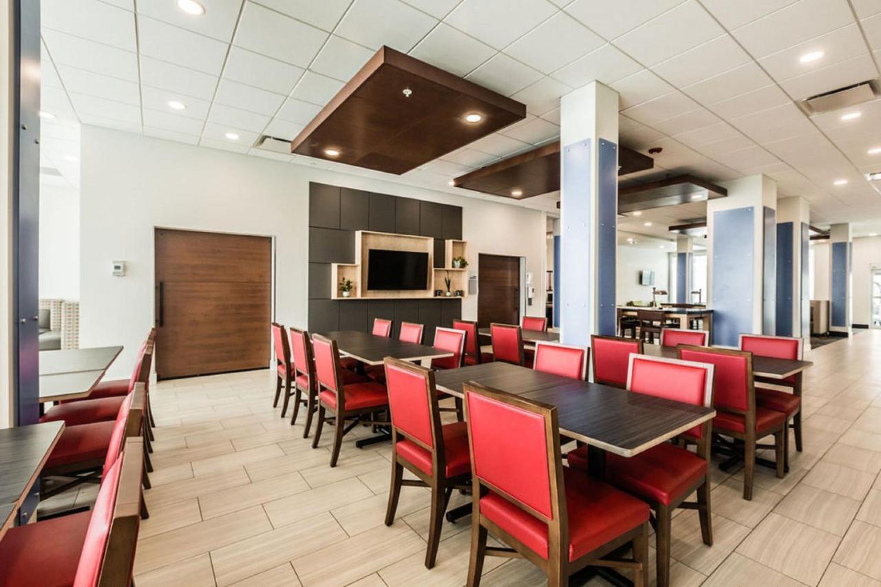 Holiday Inn Express & Suites Edmonton N - St Albert By Ihg Saint Albert Exterior foto